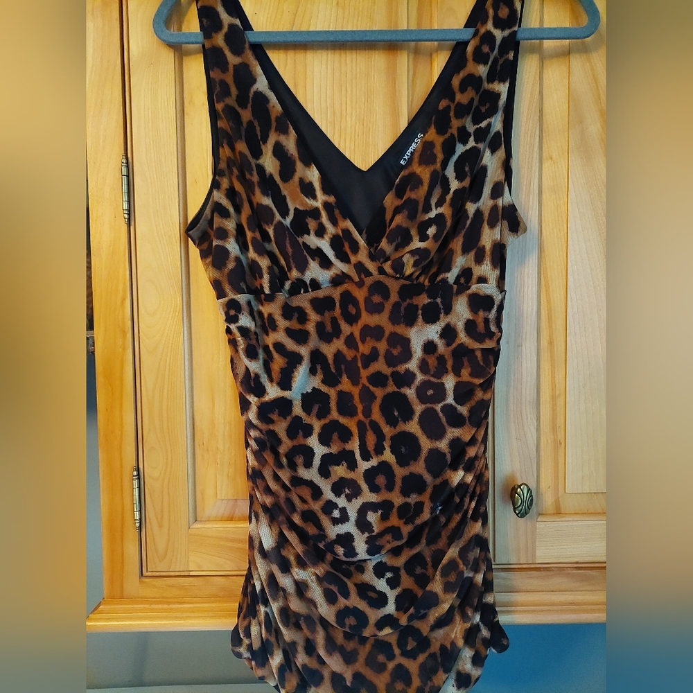 Leopard print sleeveless top